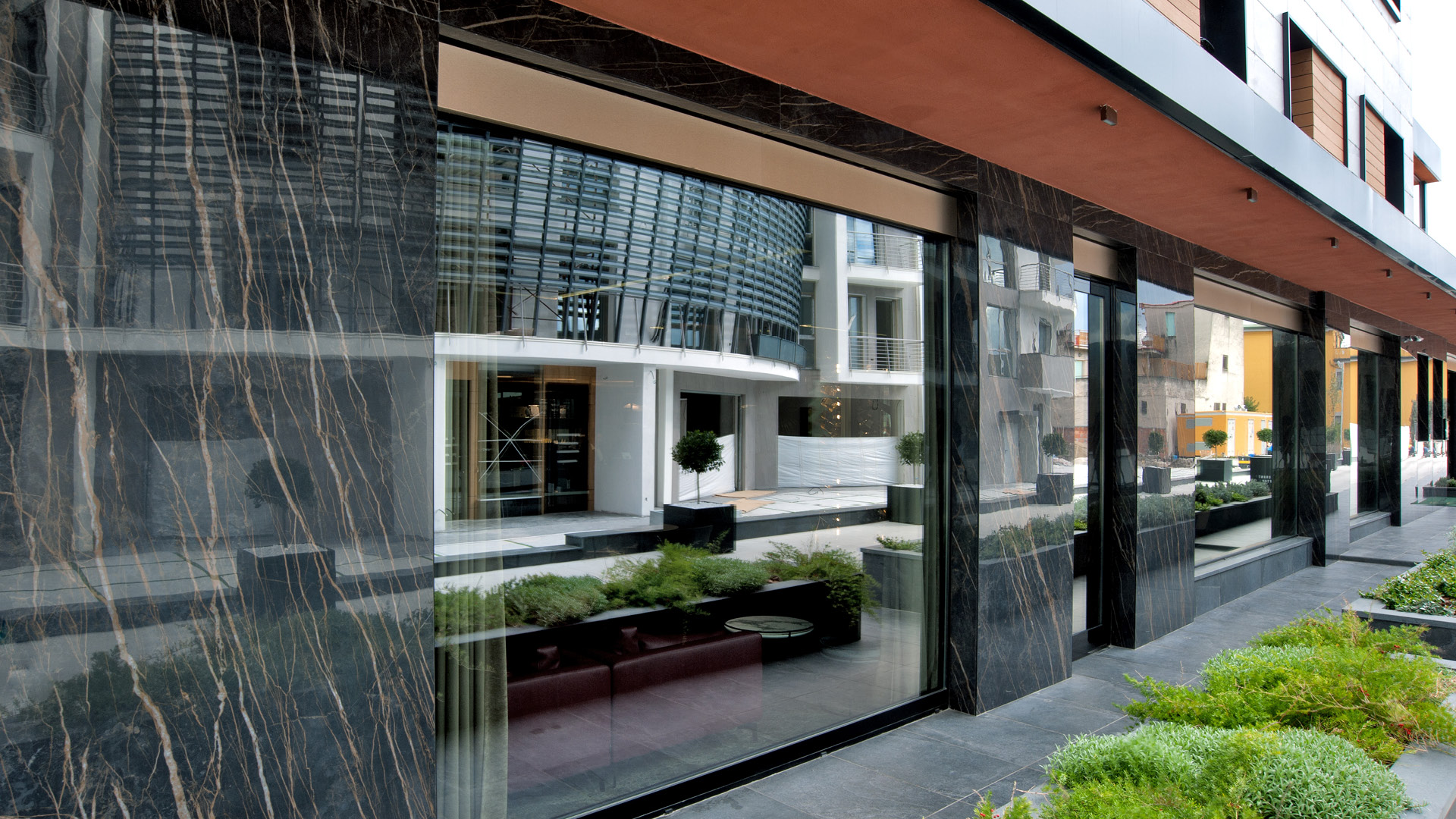 Ro World | Project Laminam Canada English