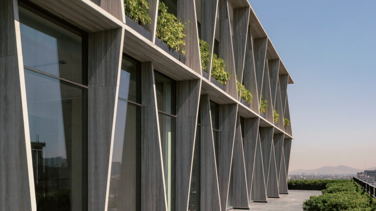 Масштабность проекта впечатляет — как с точки зрения его размеров, так и с точки зрения подхода к охране окружающей среды.