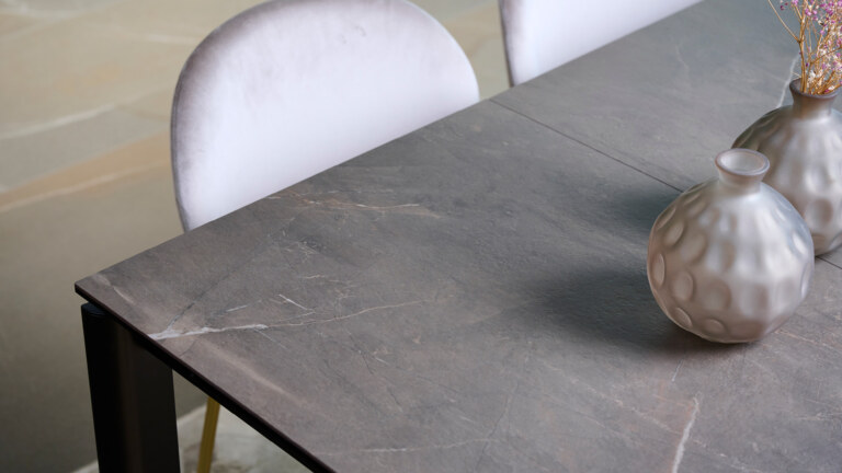 Stilvolles Design trifft Funktionalität: Die Synergie von Calligaris und Laminam