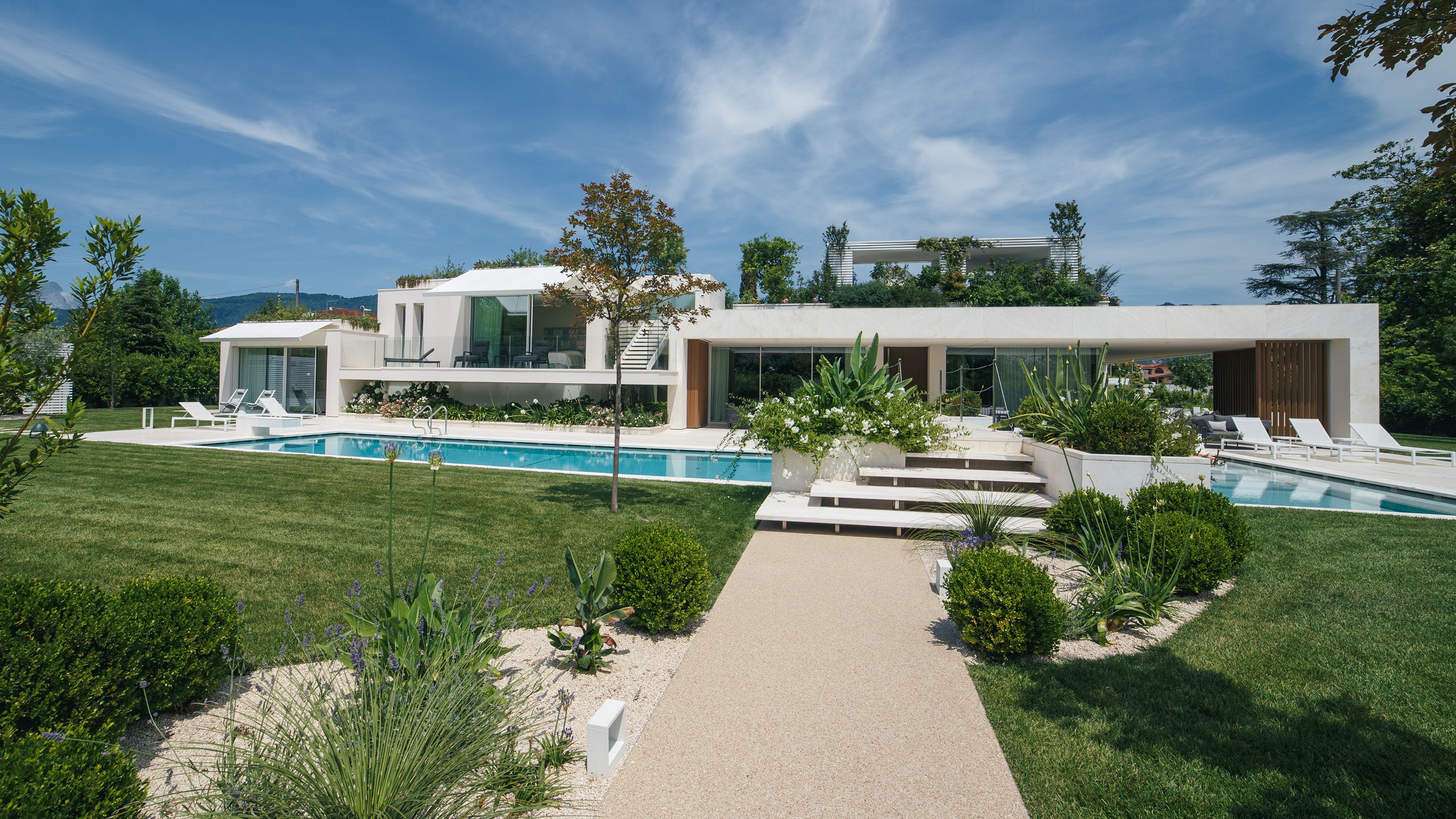 Villa Glass House | Laminam INTL Project - Glass Penthouse Villa Ideas